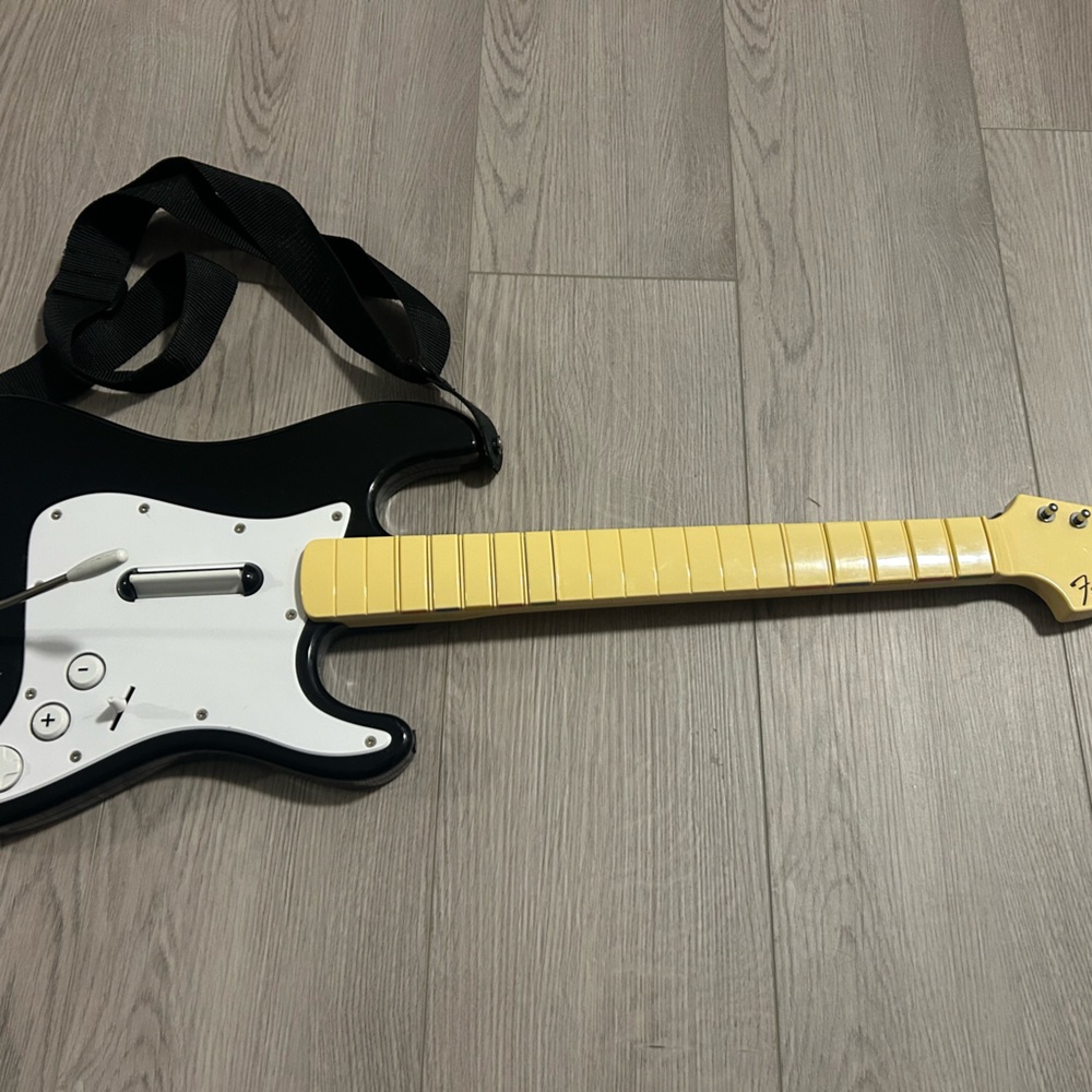 Wii Rock Band Guitar Fender Stratocaster Wireless Harmonix Working w Strap 19091
